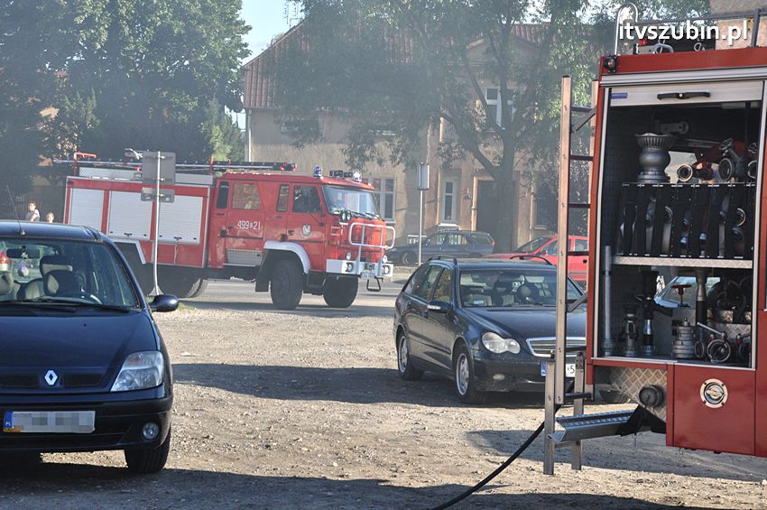 Kolizja osobówek i pożar samochodu w Szubinie