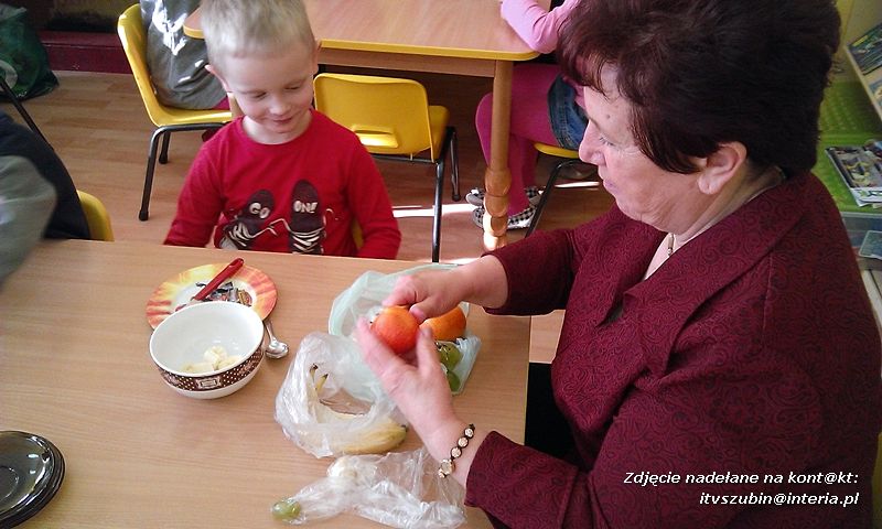 Żabki wiedzą co ma dużo witamin i jest zdrowe