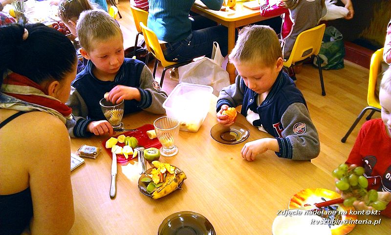 Żabki wiedzą co ma dużo witamin i jest zdrowe