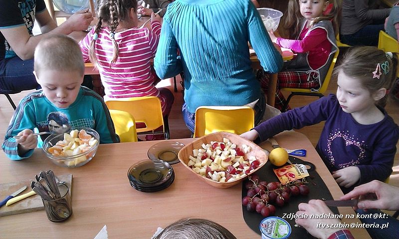 Żabki wiedzą co ma dużo witamin i jest zdrowe