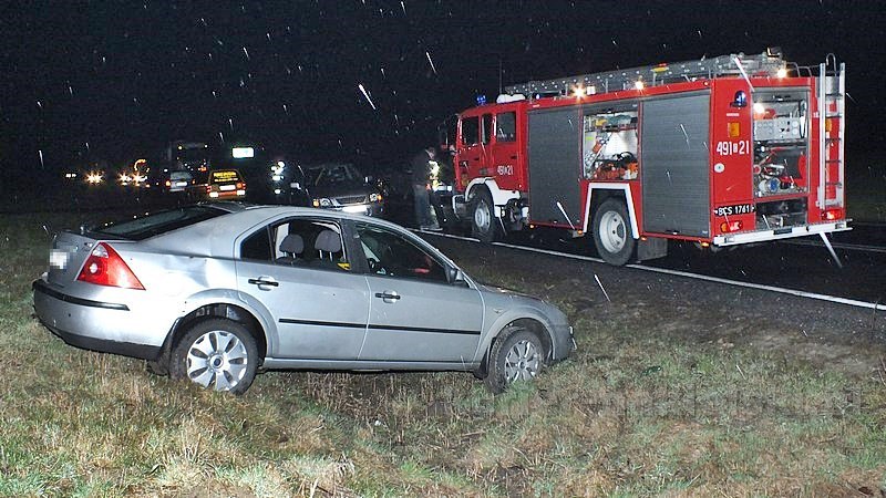 Dachowanie samochodu w Lubaszczu