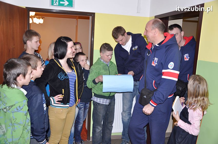 Zawodnicy Transferu Bydgoszcz z wizytą w Placówce Opiekuńczo-Wychowawczą w Szubinie