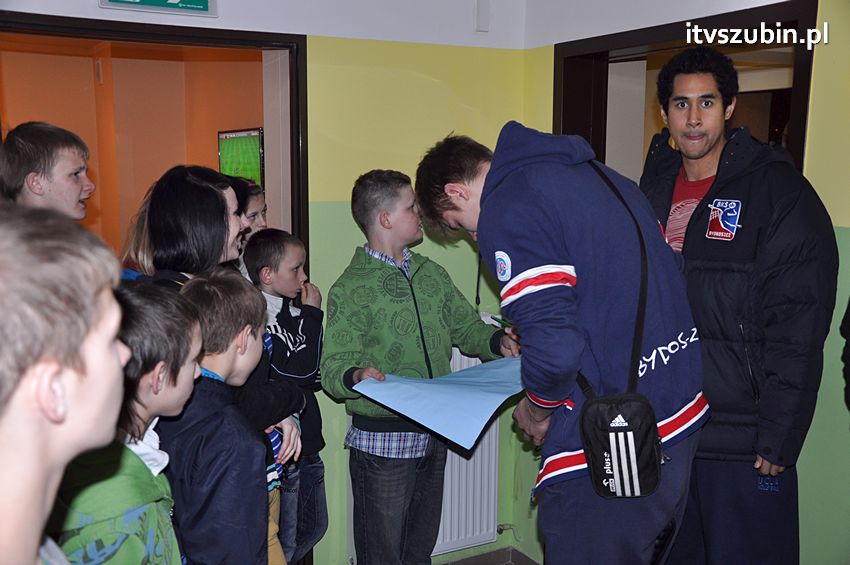 Zawodnicy Transferu Bydgoszcz z wizytą w Placówce Opiekuńczo-Wychowawczą w Szubinie