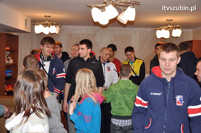 Zawodnicy Transferu Bydgoszcz z wizytą w Placówce Opiekuńczo-Wychowawczą w Szubinie