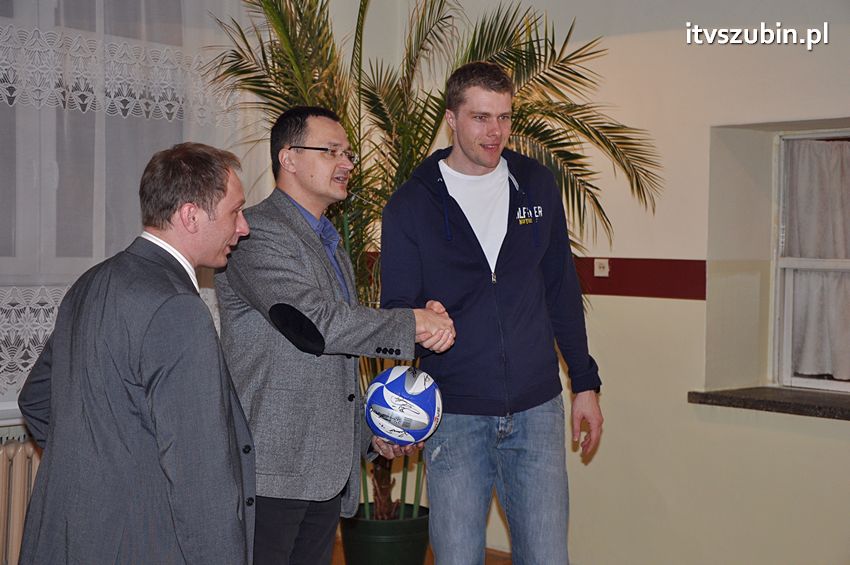 Zawodnicy Transferu Bydgoszcz z wizytą w Placówce Opiekuńczo-Wychowawczą w Szubinie