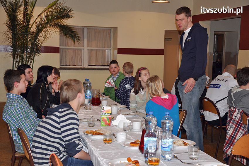 Zawodnicy Transferu Bydgoszcz z wizytą w Placówce Opiekuńczo-Wychowawczą w Szubinie