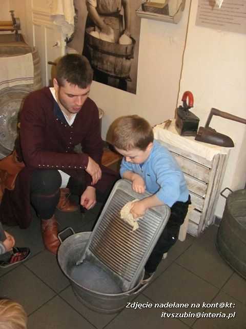 Przedszkolaki z Samorządowego Przedszkola nr 3 w Muzeum Mydła i Brudu