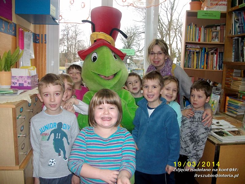 Dzień żółwia w szkolnej bibliotece w Kowalewie