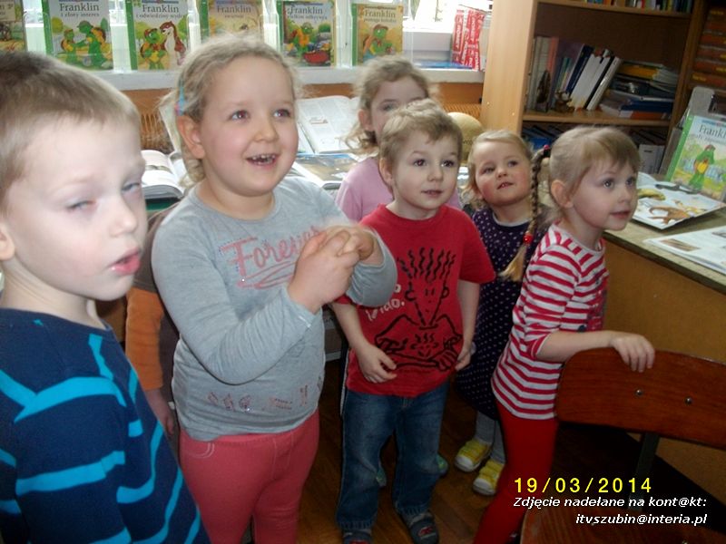 Dzień żółwia w szkolnej bibliotece w Kowalewie