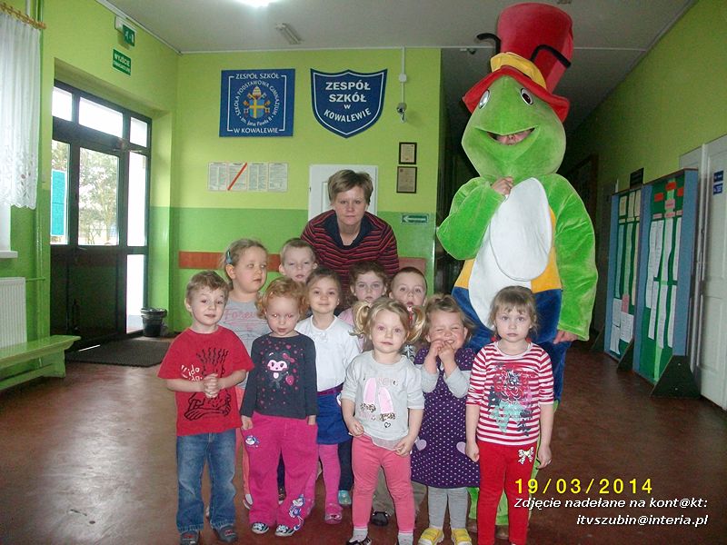 Dzień żółwia w szkolnej bibliotece w Kowalewie