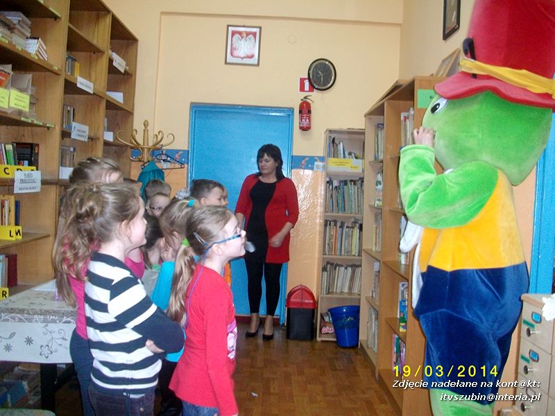 Dzień żółwia w szkolnej bibliotece w Kowalewie