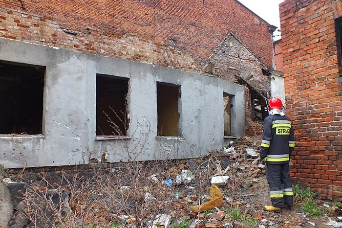 Zawalił się strop nad pomieszczeniem pustostanu
