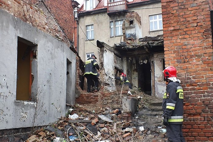 Zawalił się strop nad pomieszczeniem pustostanu