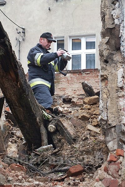 Zawalił się strop nad pomieszczeniem pustostanu