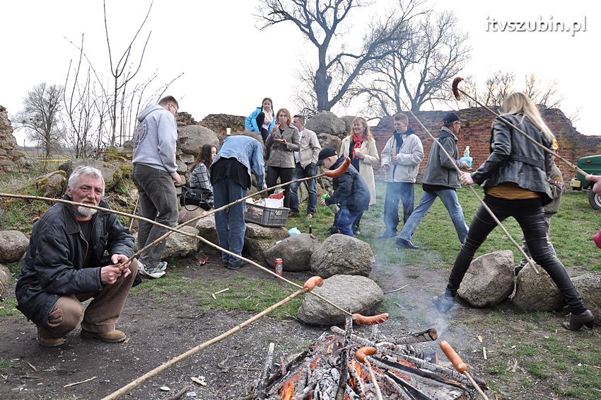 Korytarzyk - Muzeum - Ruiny - Artyści przywitali wiosnę