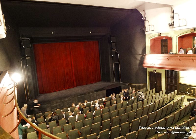 Przedszkolaki na spektaklu pt. ?Kopciuszek? w Gnieźnie