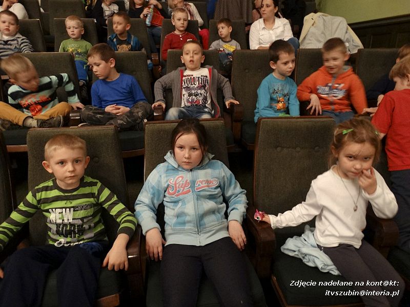 Przedszkolaki na spektaklu pt. ?Kopciuszek? w Gnieźnie