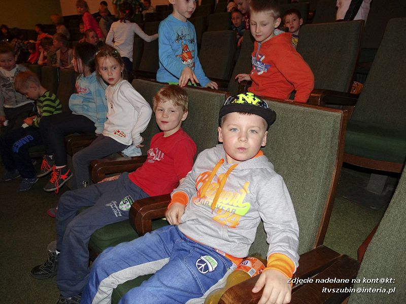 Przedszkolaki na spektaklu pt. ?Kopciuszek? w Gnieźnie