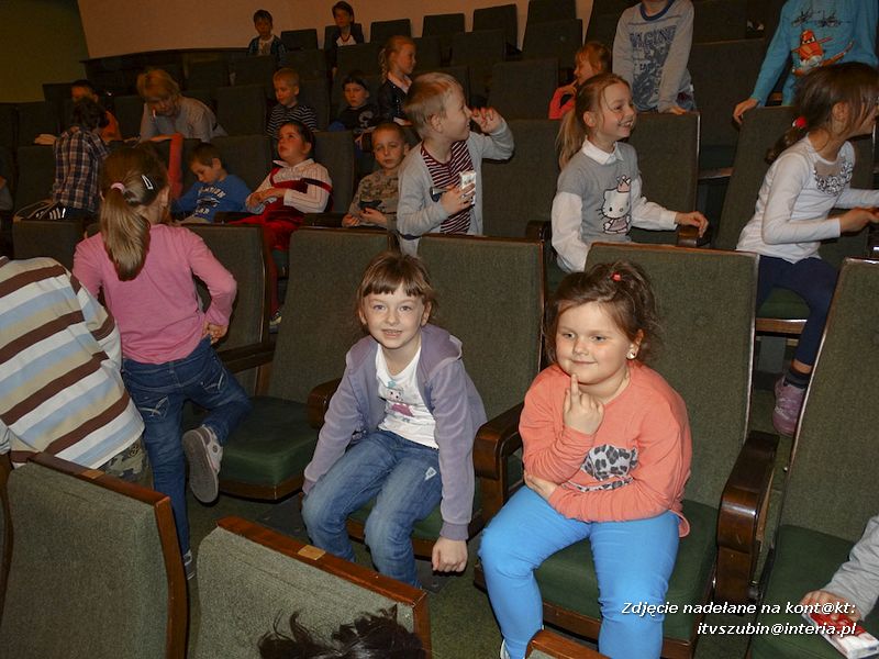 Przedszkolaki na spektaklu pt. ?Kopciuszek? w Gnieźnie