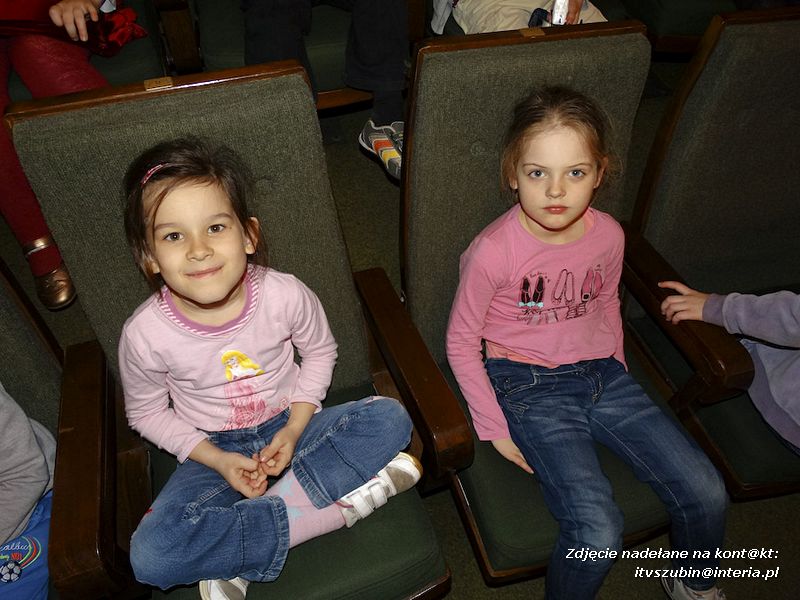 Przedszkolaki na spektaklu pt. ?Kopciuszek? w Gnieźnie