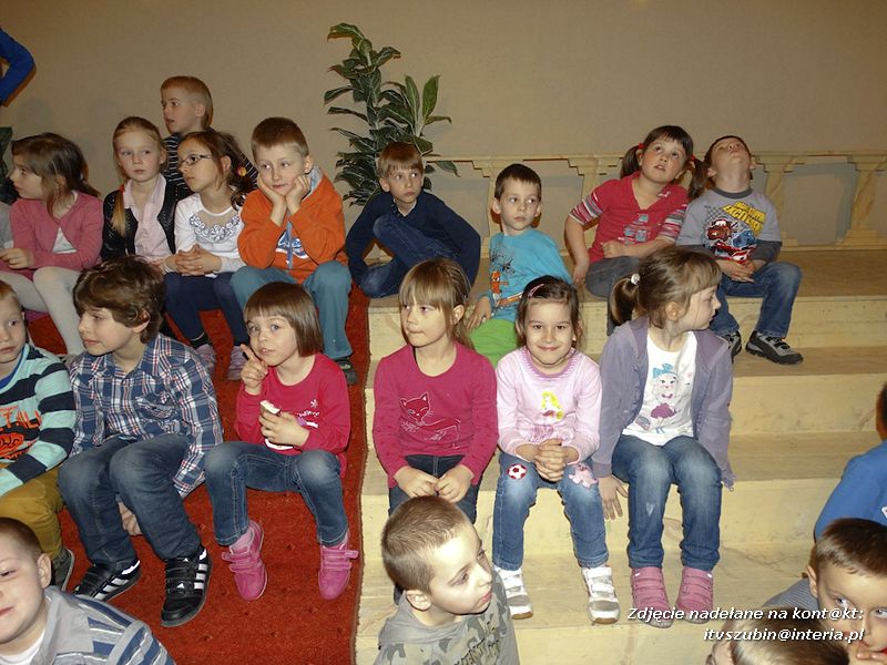 Przedszkolaki na spektaklu pt. ?Kopciuszek? w Gnieźnie