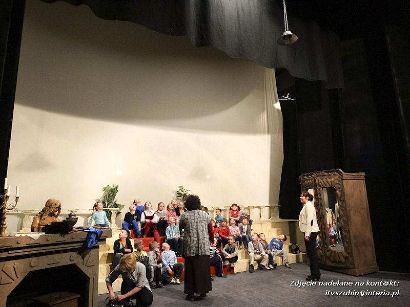 Przedszkolaki na spektaklu pt. ?Kopciuszek? w Gnieźnie
