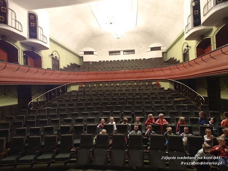 Przedszkolaki na spektaklu pt. ?Kopciuszek? w Gnieźnie