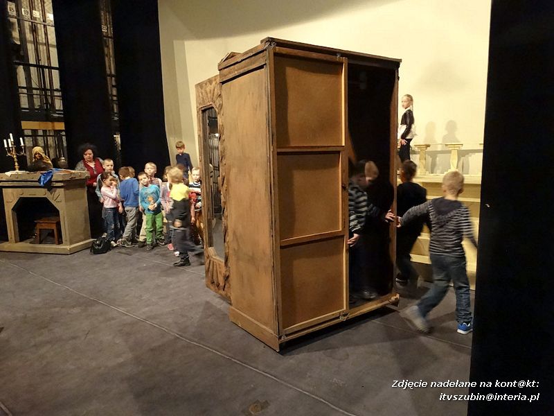 Przedszkolaki na spektaklu pt. ?Kopciuszek? w Gnieźnie