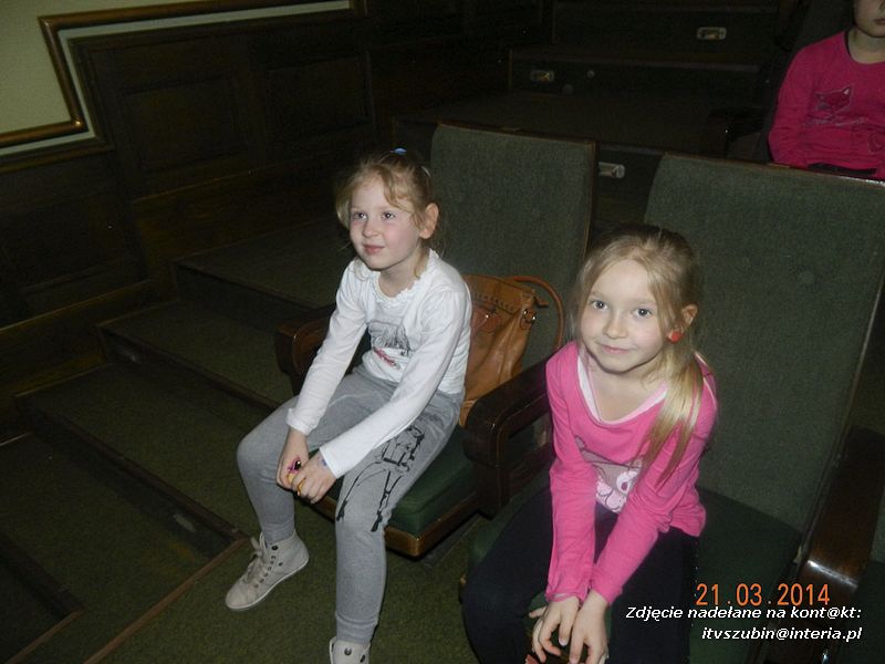 Przedszkolaki na spektaklu pt. ?Kopciuszek? w Gnieźnie