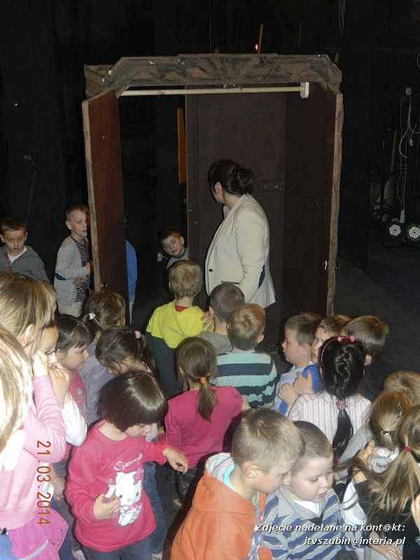 Przedszkolaki na spektaklu pt. ?Kopciuszek? w Gnieźnie