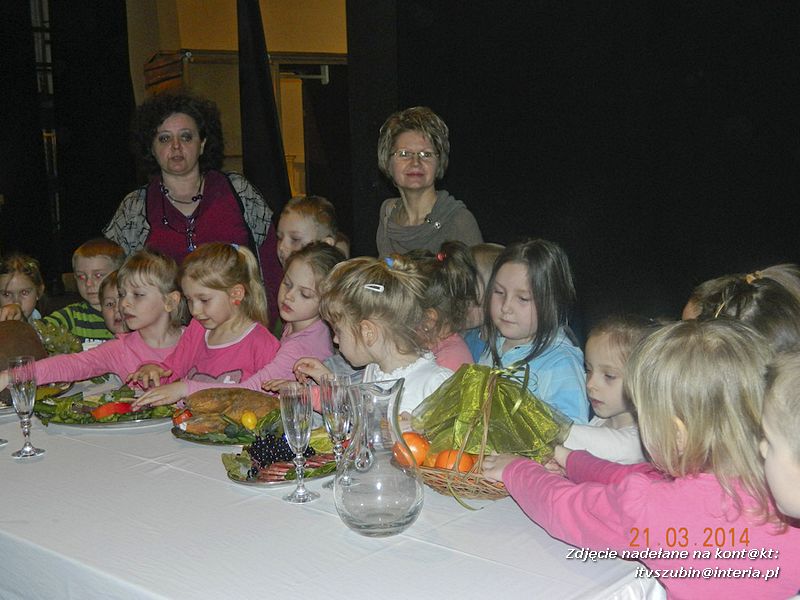 Przedszkolaki na spektaklu pt. ?Kopciuszek? w Gnieźnie