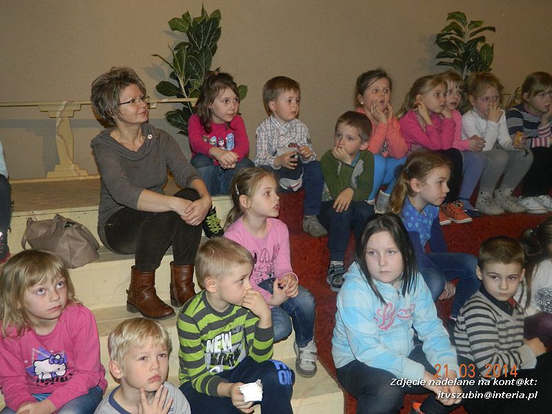 Przedszkolaki na spektaklu pt. ?Kopciuszek? w Gnieźnie