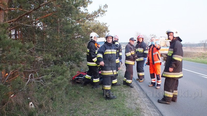 Motocyklista uderzył w samochód osobowy