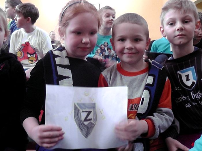 Piłkarze Zawiszy odwiedzili placówkę opiekuńczo-wychowawczą oraz dwie szkoły w naszej gminie