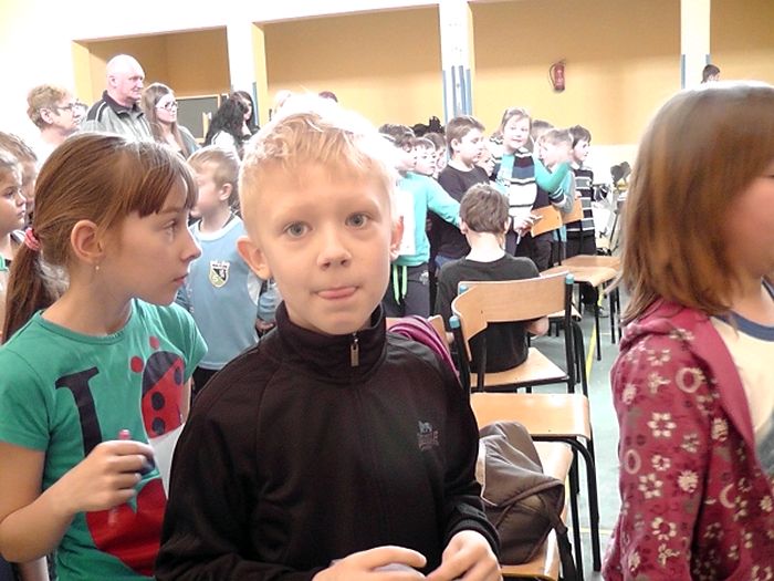 Piłkarze Zawiszy odwiedzili placówkę opiekuńczo-wychowawczą oraz dwie szkoły w naszej gminie