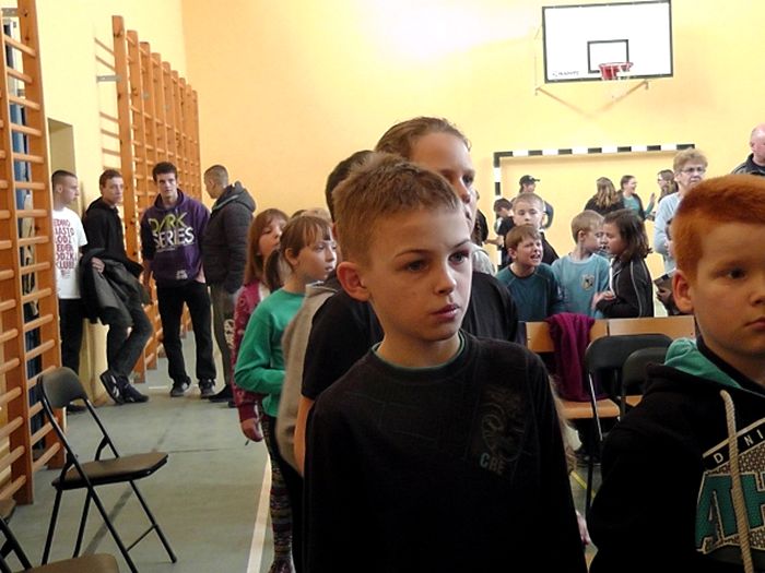 Piłkarze Zawiszy odwiedzili placówkę opiekuńczo-wychowawczą oraz dwie szkoły w naszej gminie