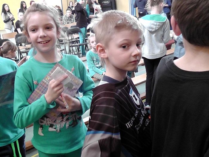 Piłkarze Zawiszy odwiedzili placówkę opiekuńczo-wychowawczą oraz dwie szkoły w naszej gminie