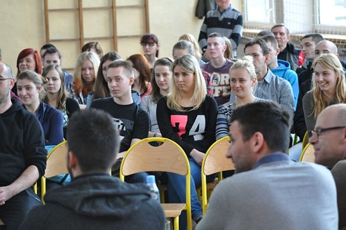 Piłkarze Zawiszy odwiedzili placówkę opiekuńczo-wychowawczą oraz dwie szkoły w naszej gminie