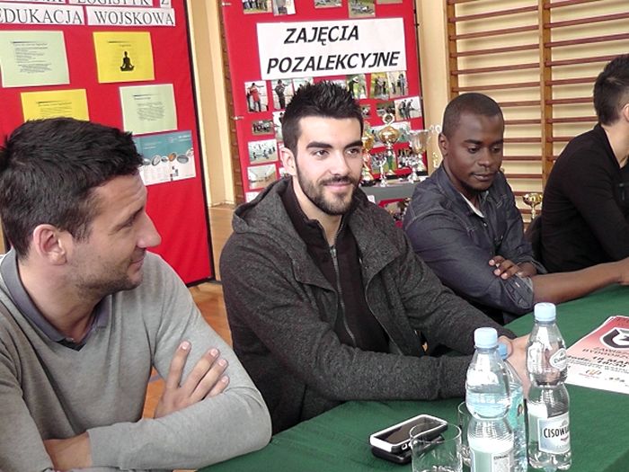 Piłkarze Zawiszy odwiedzili placówkę opiekuńczo-wychowawczą oraz dwie szkoły w naszej gminie