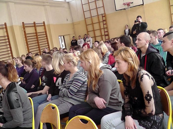 Piłkarze Zawiszy odwiedzili placówkę opiekuńczo-wychowawczą oraz dwie szkoły w naszej gminie