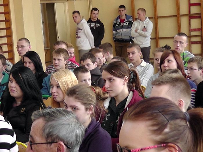 Piłkarze Zawiszy odwiedzili placówkę opiekuńczo-wychowawczą oraz dwie szkoły w naszej gminie