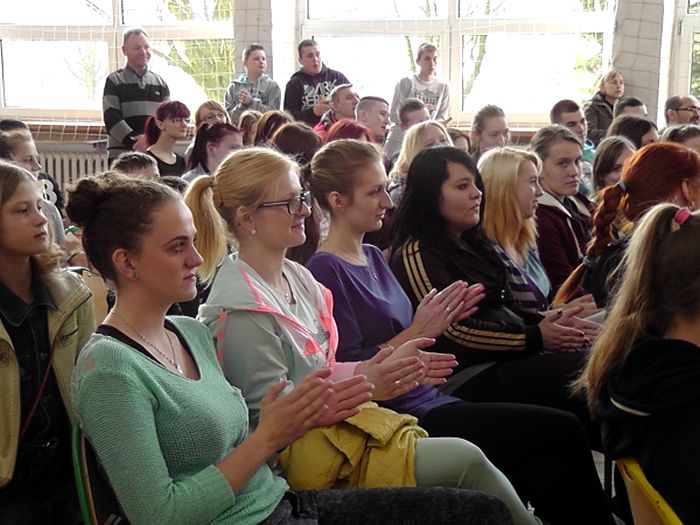 Piłkarze Zawiszy odwiedzili placówkę opiekuńczo-wychowawczą oraz dwie szkoły w naszej gminie