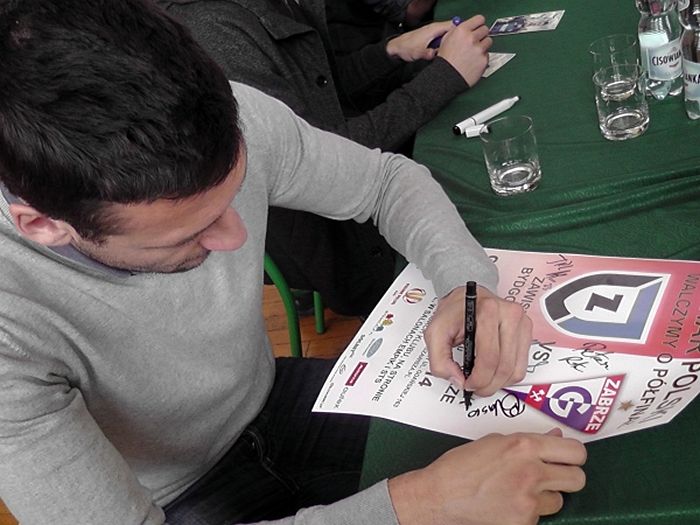 Piłkarze Zawiszy odwiedzili placówkę opiekuńczo-wychowawczą oraz dwie szkoły w naszej gminie