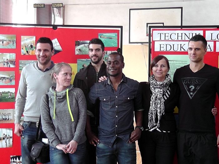 Piłkarze Zawiszy odwiedzili placówkę opiekuńczo-wychowawczą oraz dwie szkoły w naszej gminie