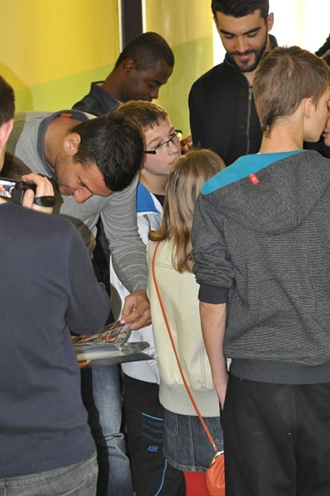 Piłkarze Zawiszy odwiedzili placówkę opiekuńczo-wychowawczą oraz dwie szkoły w naszej gminie