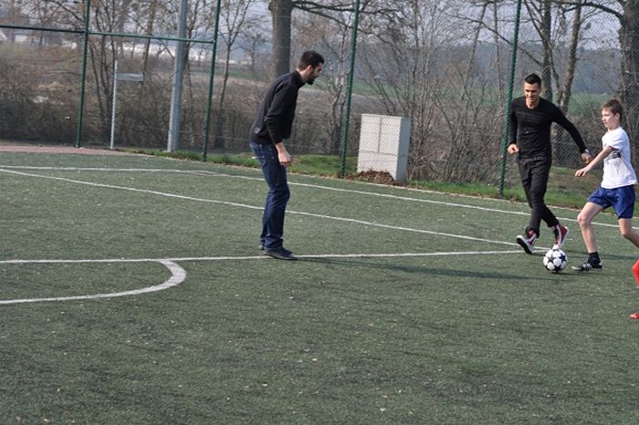 Piłkarze Zawiszy odwiedzili placówkę opiekuńczo-wychowawczą oraz dwie szkoły w naszej gminie