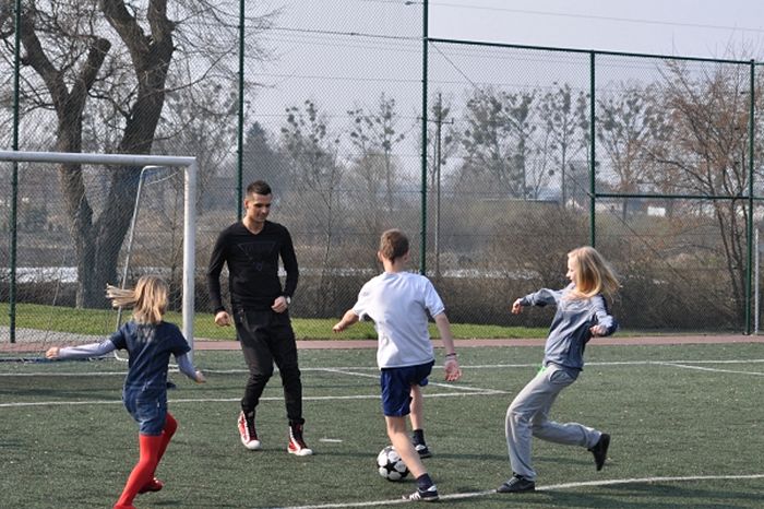 Piłkarze Zawiszy odwiedzili placówkę opiekuńczo-wychowawczą oraz dwie szkoły w naszej gminie