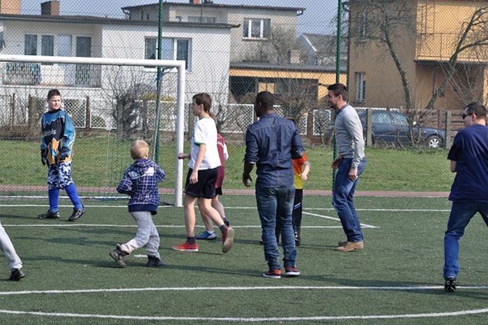 Piłkarze Zawiszy odwiedzili placówkę opiekuńczo-wychowawczą oraz dwie szkoły w naszej gminie