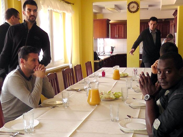 Piłkarze Zawiszy odwiedzili placówkę opiekuńczo-wychowawczą oraz dwie szkoły w naszej gminie