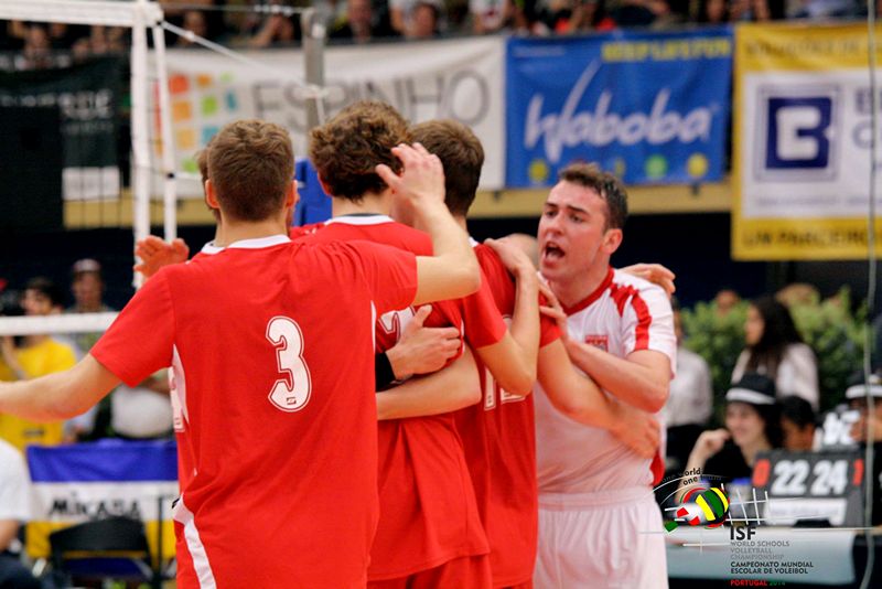 Po zaciętej i wyrównanej walce o Mistrzostwo Świata Szkół w siatkówce Janek Lesiuk powraca do domu ze srebrem !!!